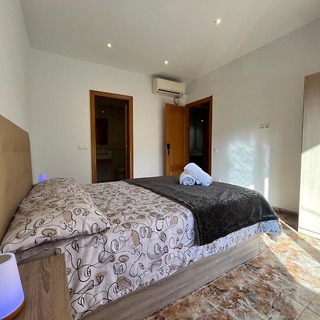 Amplio Apartamento, 5 Camas Sant Esteve Sesrovires Exterior foto
