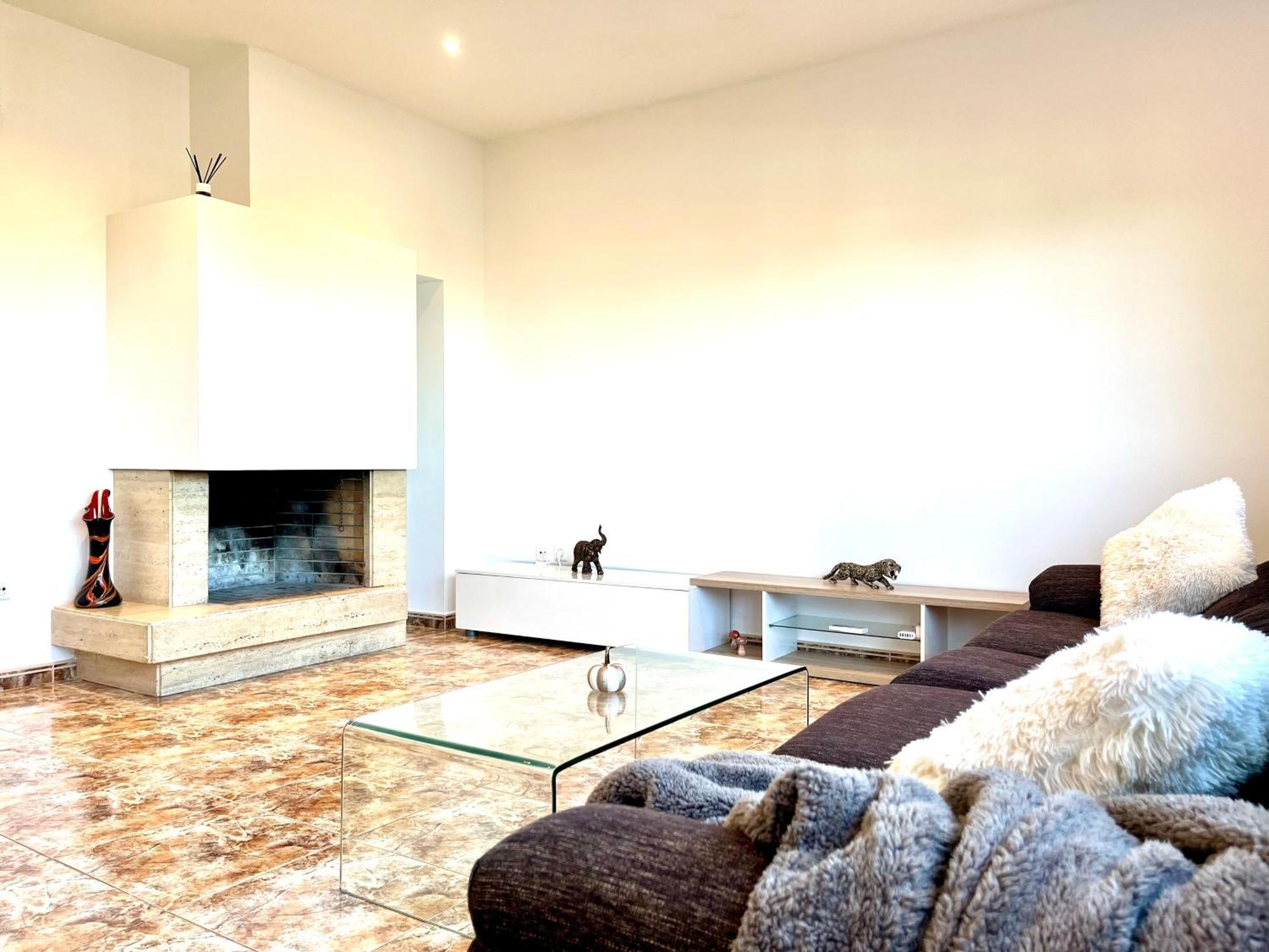 Amplio Apartamento, 5 Camas Sant Esteve Sesrovires Exterior foto